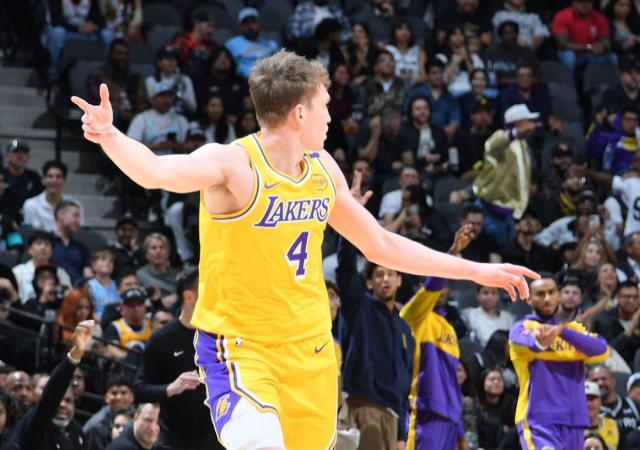 爱体育APP网址入口-克内克特才是湖人第三球星？首发就发威止跌真香