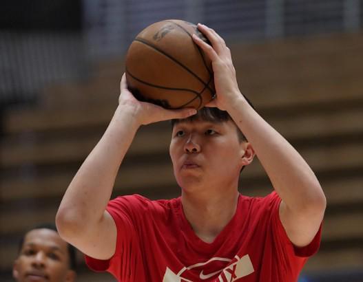 爱体育-高效，杨瀚森G联赛16投14中砍下31分8板3助1断1帽